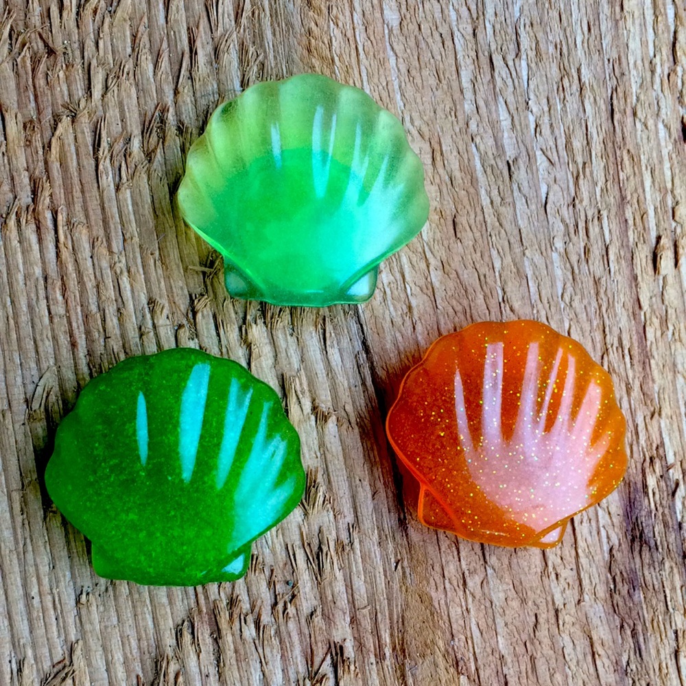 3 glow in the dark seashell resin magnets